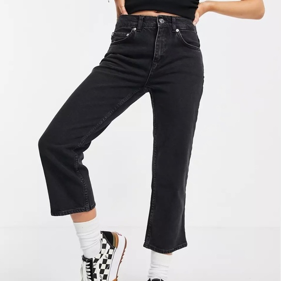 ASOS DESIGN Petite High Rise Stretch ‘Slim’ Straight Leg Jeans In Washed Black. - Picture 1 of 4